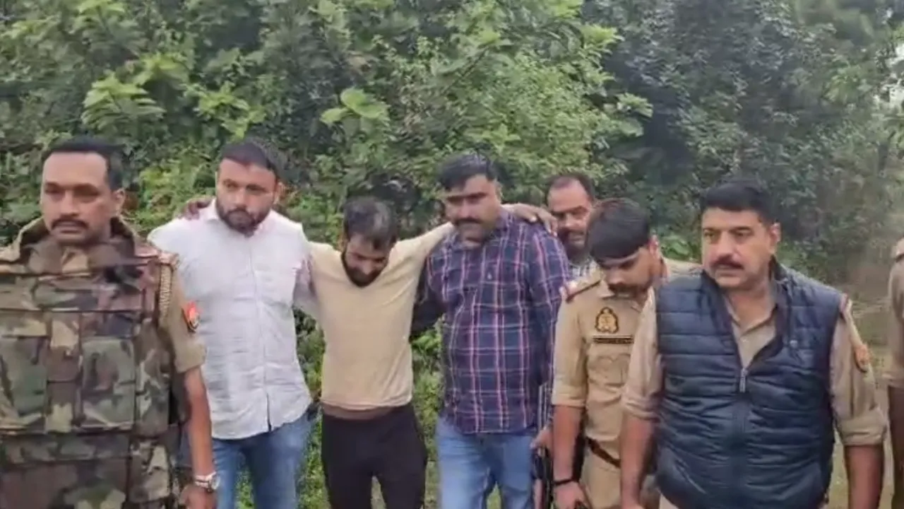 Sitapur News: नर्तकियों से की थी लूट, मुठभेड़ में 25 हजार का इनामी गिरफ्तार