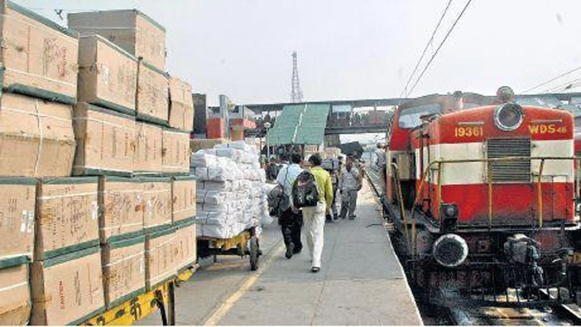 Bareilly: दिवाली और छठ को लेकर दिल्ली क्षेत्र में पार्सल सेवा पर रोक