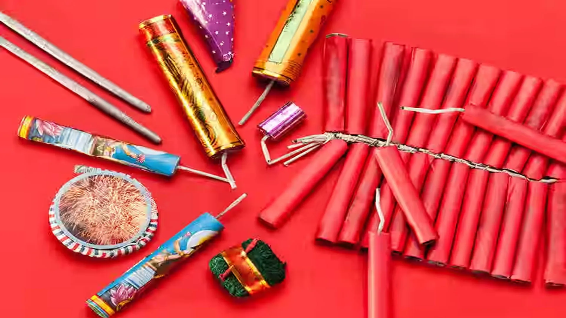 Bareilly : 40 थोक पटाखा कारोबारियों ने नहीं दी नियमों की रिपोर्ट, कार्रवाई की तैयारी