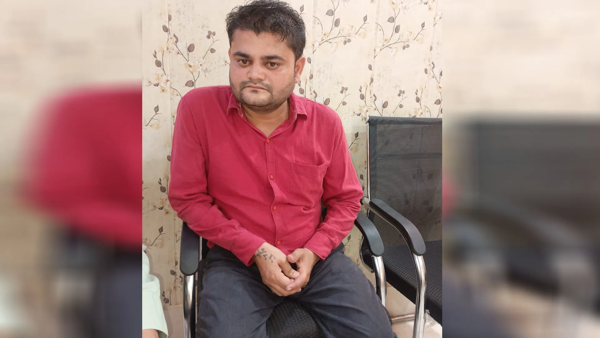 UP: सेवानिवृत्त फौजी से 5 हजार रुपये रिश्वत लेते ग्राम विकास अधिकारी गिरफ्तार