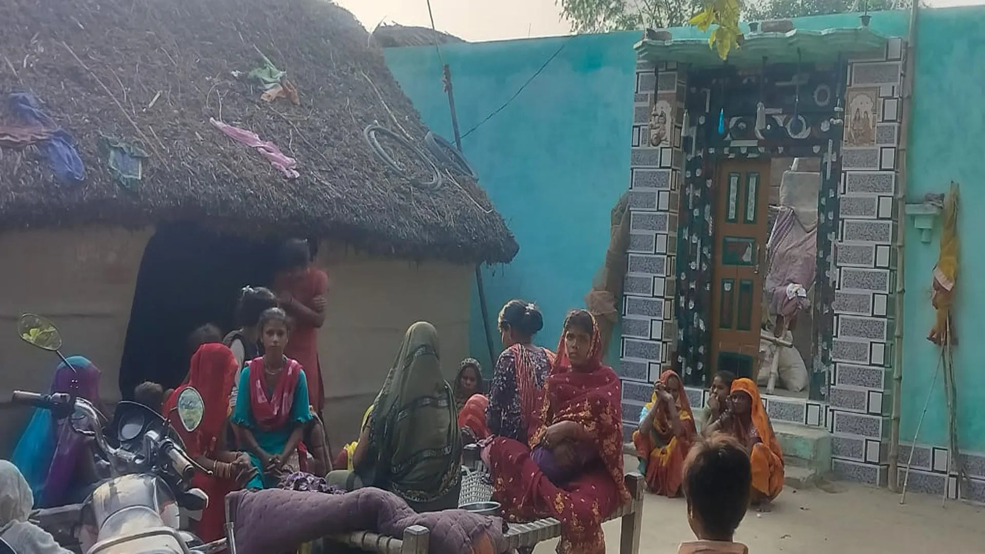 लखीमपुर खीरी: सरसवा गांव के बाहर गन्ना के खेत में मिला महिला का शव