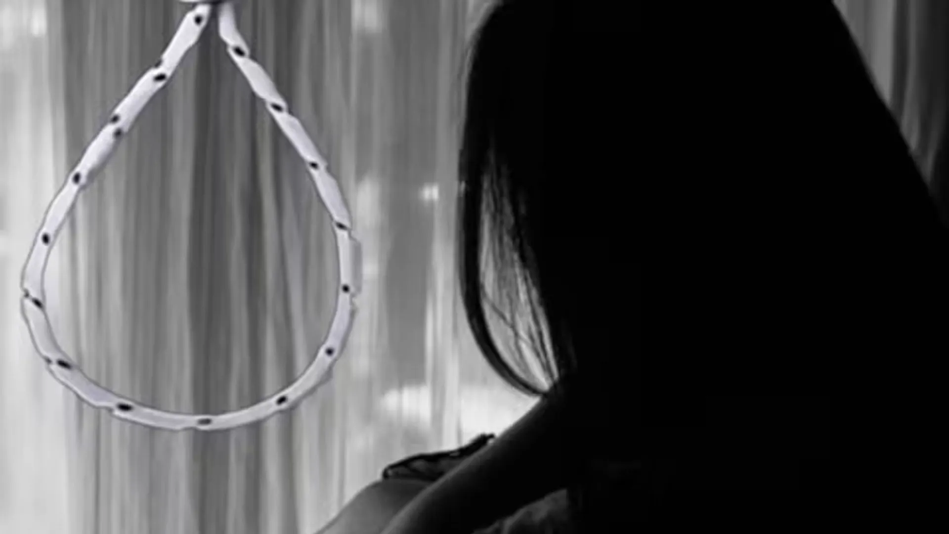 रामपुर : घरेलू विवाद में युवती ने फंदे पर लटक कर की आत्महत्या  