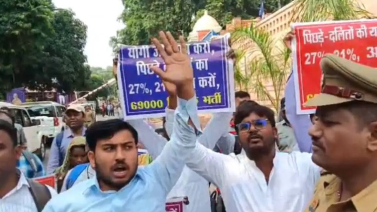 Lucknow :  69 हजार शिक्षक भर्ती के आरक्षण में भेदभाव को लेकर अभ्यर्थियों ने फिर घेरा मंत्री का आवास