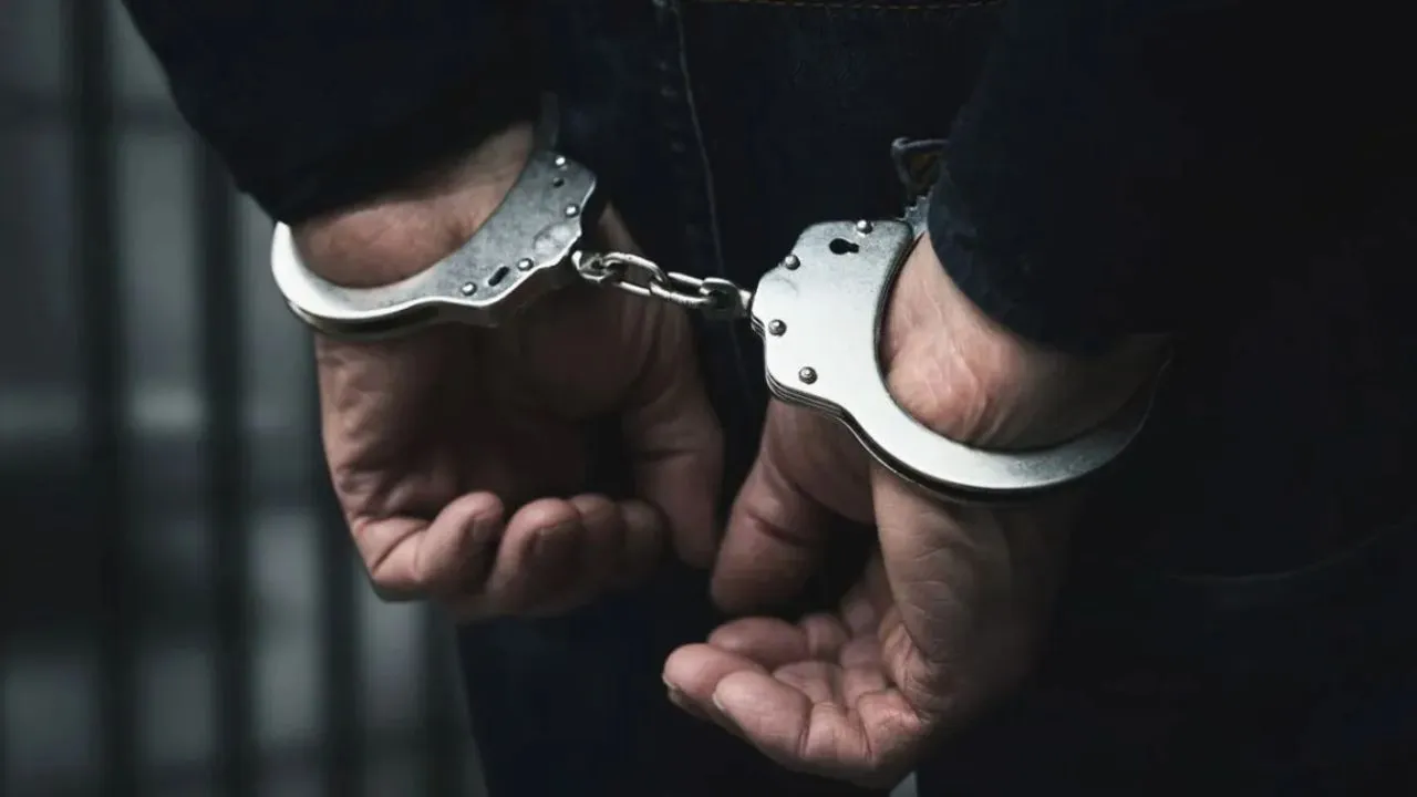 प्रयागराज में रावेंद्र हत्याकांड में 25 हजार इनामी गिरफ्तार:  पुलिस मुठभेड़ में आरोपी के पैर में लगी गोली, ईंट-पत्थर से हत्या का है मामला 