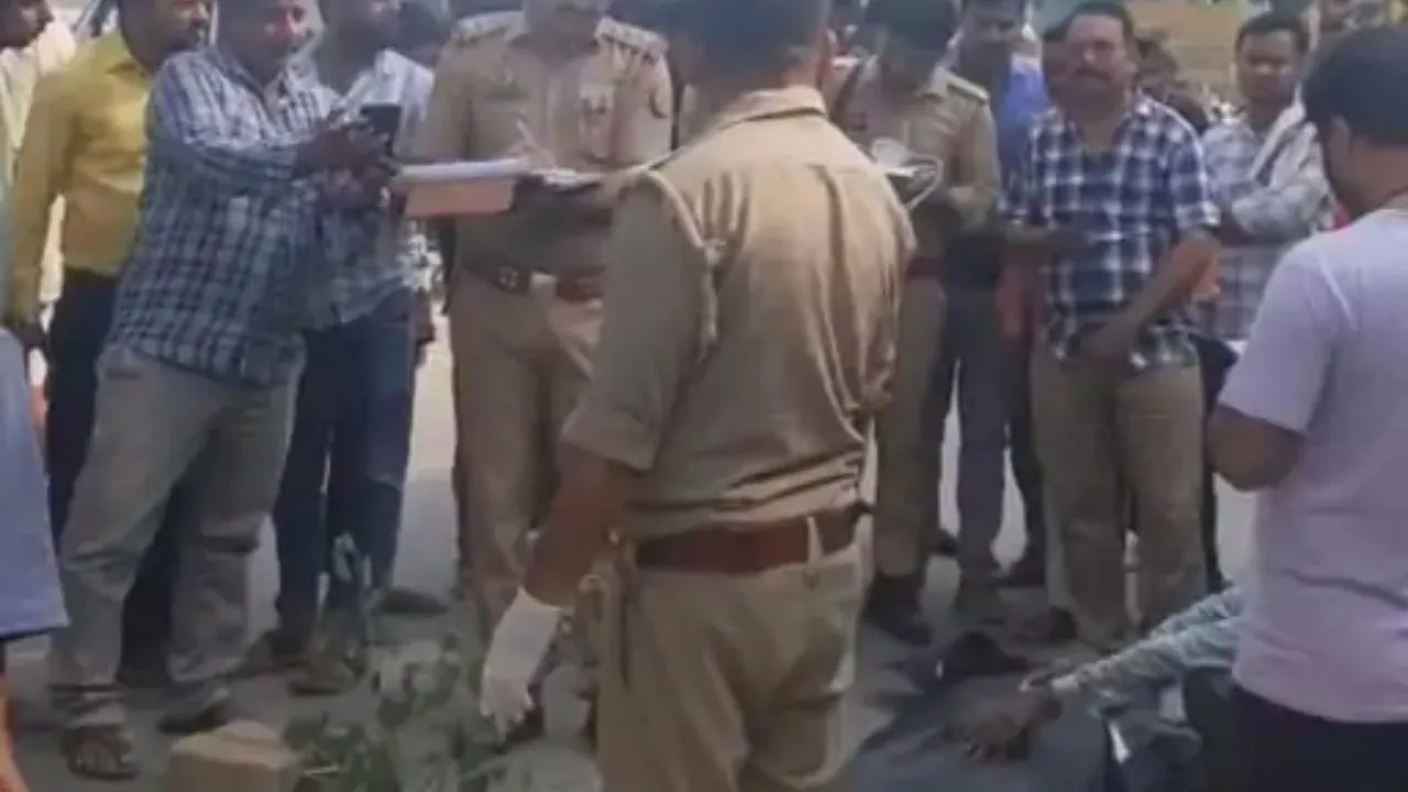  बाराबंकी में सड़क हादसा: डंपर की टक्कर से बाइक सवार की मौत, साथी गंभीर रूप से घायल