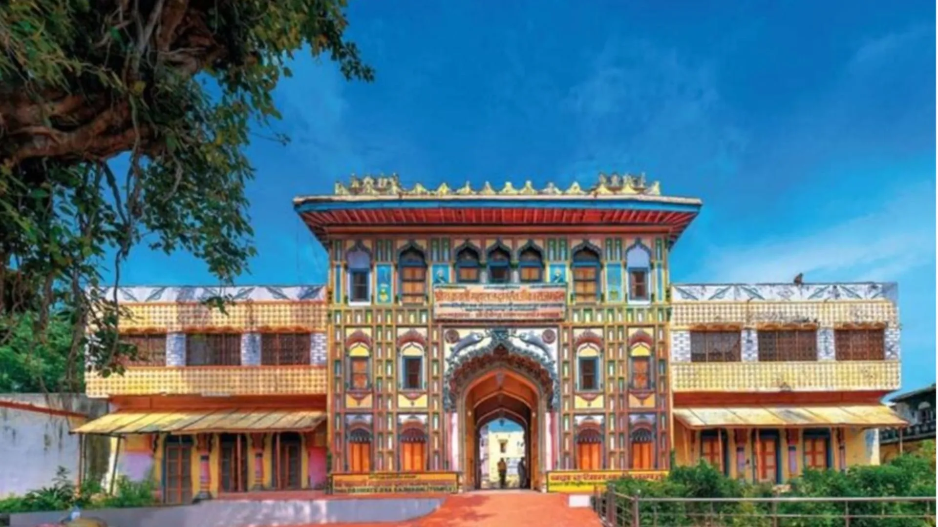 प्रभु श्रीराम के बाल्यकाल की कहानियां सुनाता अयोध्या का दशरथ महल
