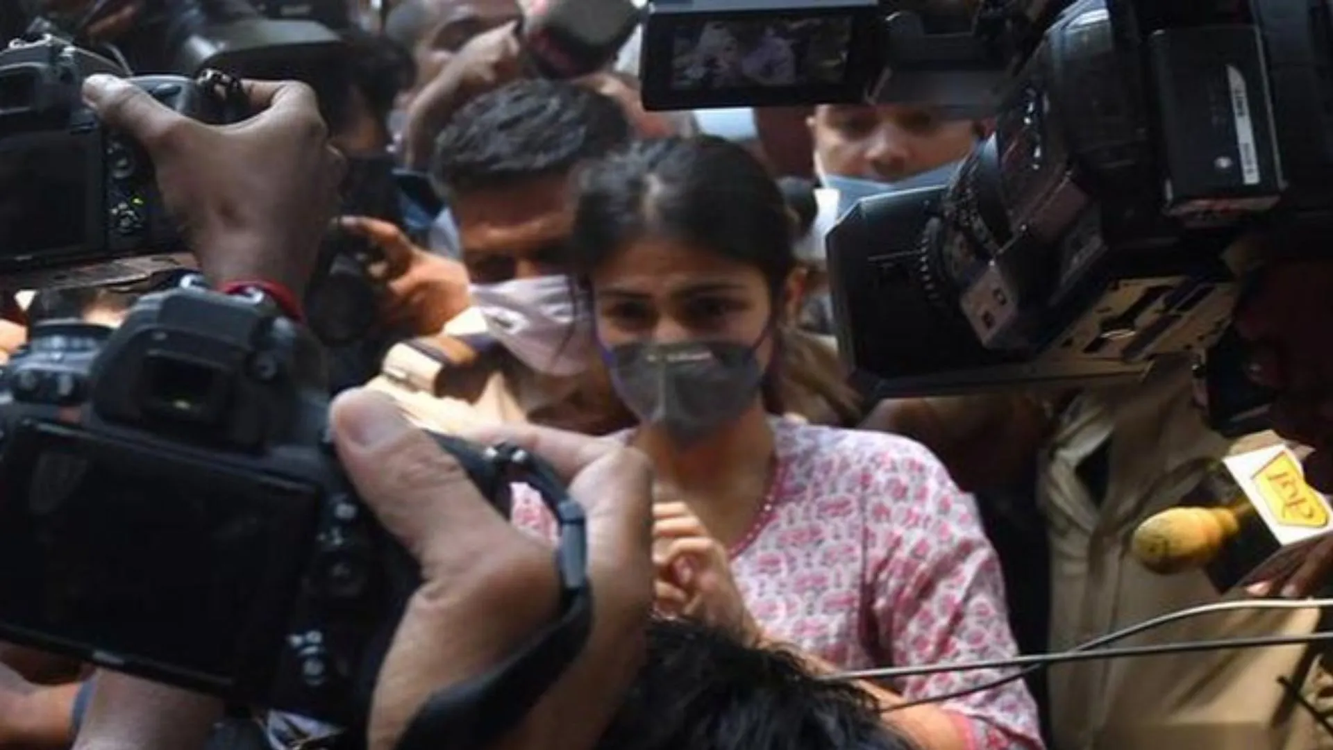Sushant Singh Rajput Suicide Case: सीबीआई ने दी रिया चक्रवर्ती और उनके परिवार को क्लीन चिट 