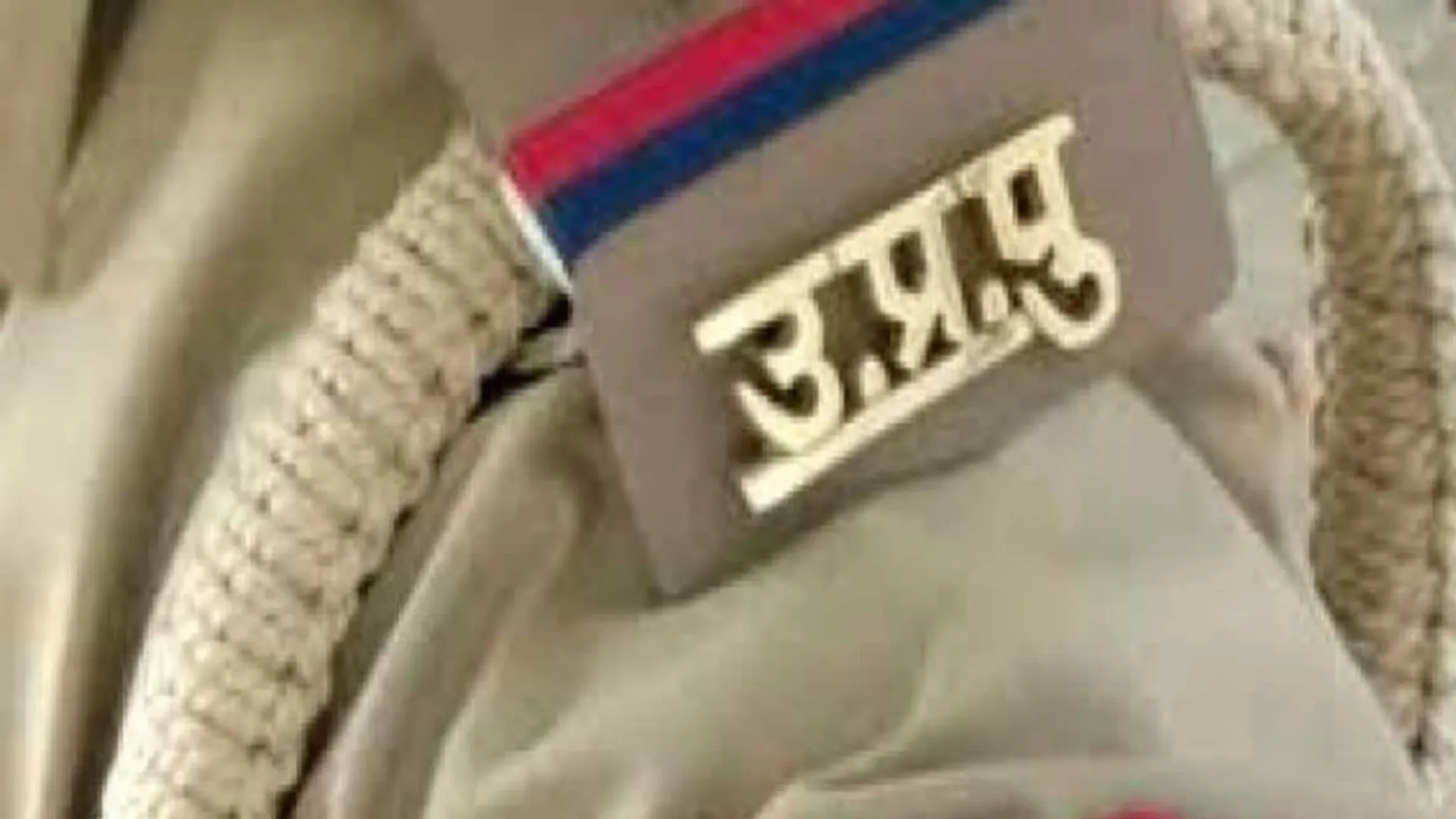 यूपी पुलिस के इंस्पेक्टर और हेड कांस्टेबल पर FIR, आय से अधिक संपत्ति रखने का है मामला 