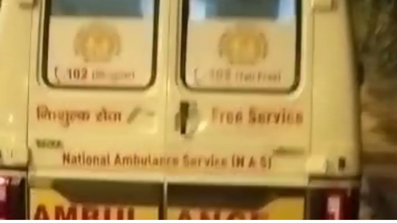 मिर्जापुर में स्वास्थ्य केंद्र के कर्मियों की लापरवाही:  महिला का कीचड़ वाली जमीन पर जन्म देने का मामला, जांच के आदेश 