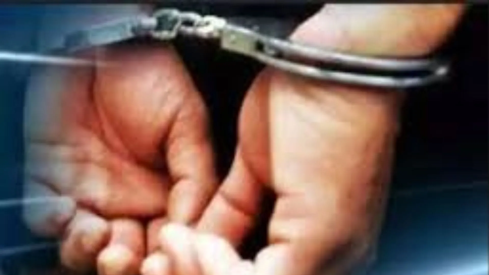 यूपी के बलिया में दो बदमाश गिरफ्तार:  पुलिस मुठभेड़ के बाद पैर में लगी गोली, हत्या और गैस सिलेंडर चोरी के मामलों में थे वांछित