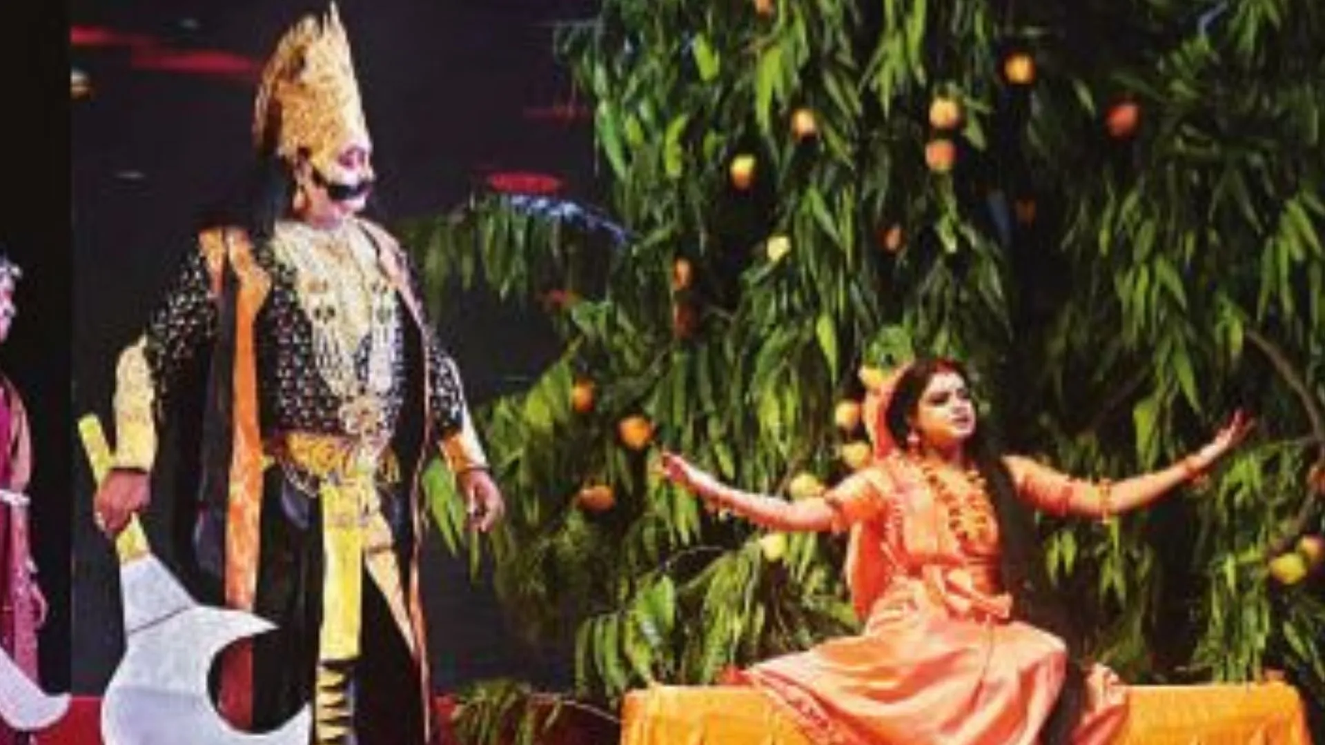 लंका दहन के दृश्य से भावविभोर हुए श्रद्धालु, लखनऊ के ऐशबाग में रामोत्सव-2025 का आयोजन