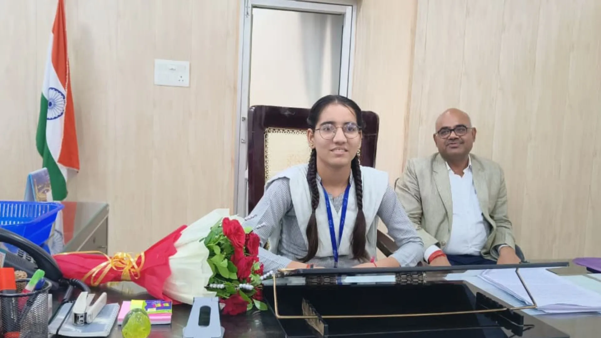 कानपुर की श्रद्धा दीक्षित बनी एक दिन की DM...सुनी जनसमस्याएं, निस्तारण के लिए अधिकारियों को कार्रवाई के निर्देश