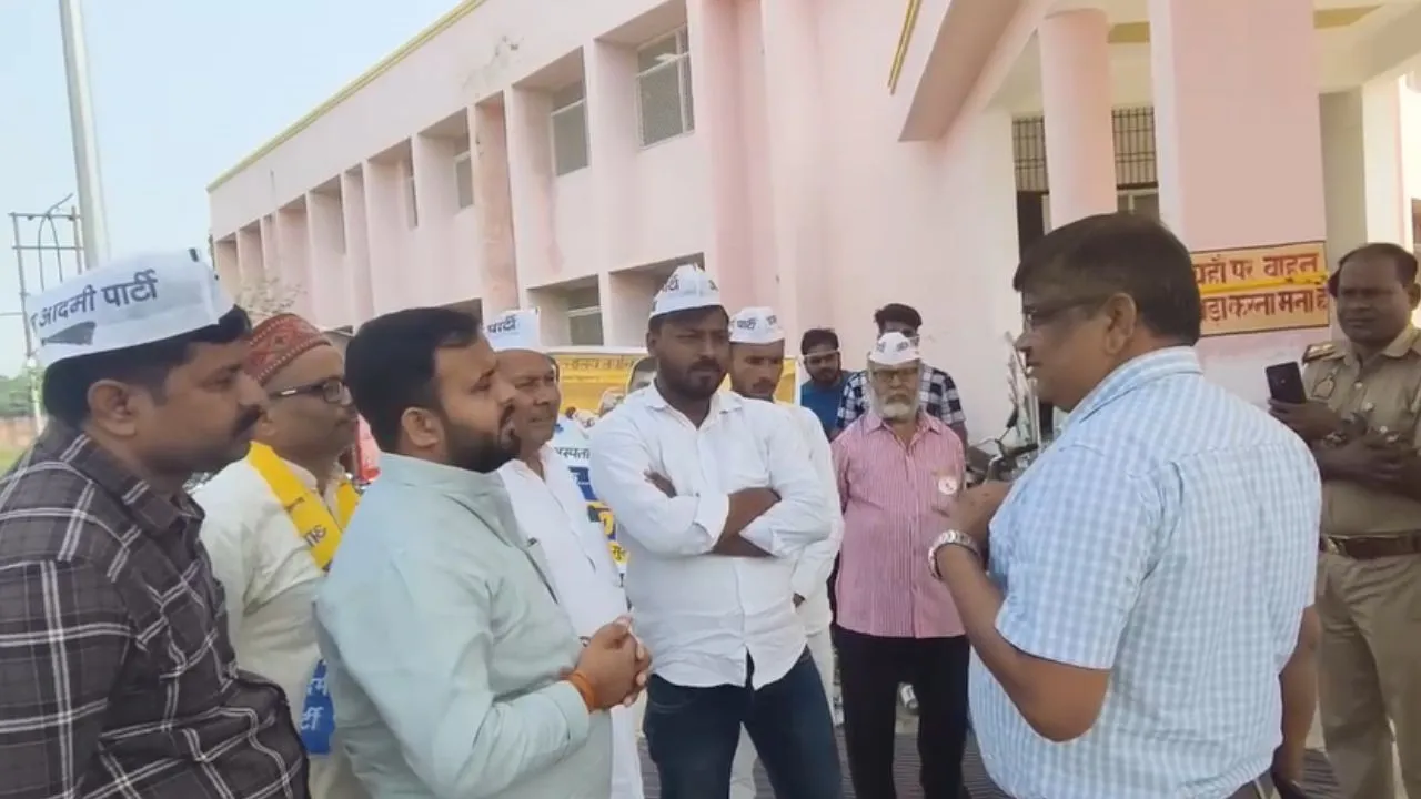 सुलतानपुर में विवादित बयानबाजी करने वाले CMS निलंबित... केस दर्ज, अस्पताल में अनियमितताओं का है आरोप