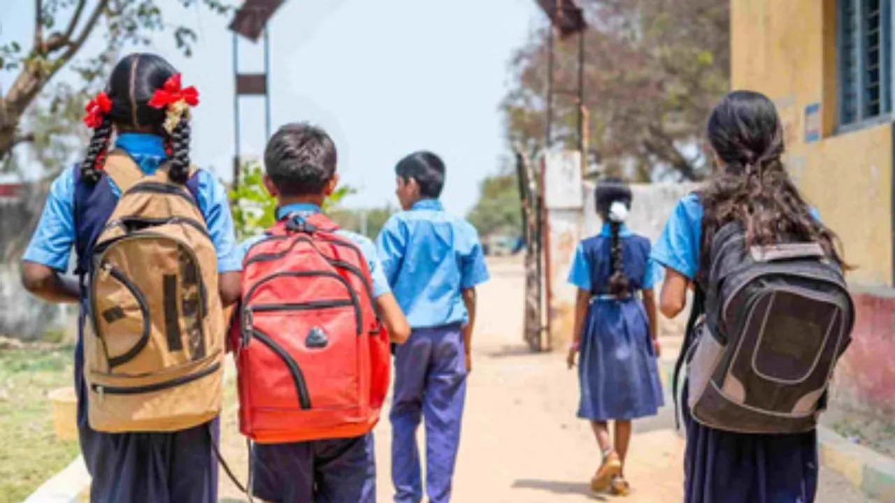 RTI एक्ट सभी प्राइवेट स्कूलों पर भी लागू, हाईकोर्ट का आदेश...क्लास में रोकने या फेल नहीं कर सकता स्कूल