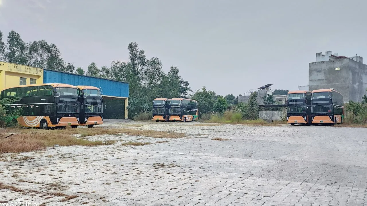 सालभर पहले मुख्यमंत्री ने दिखाई थी झंडी.. अब तक नहीं दौड़ी डबलडेकर, बाराबंकी डिपो धूल फांक रही 15 करोड़ की इलेक्ट्रिक बसें 