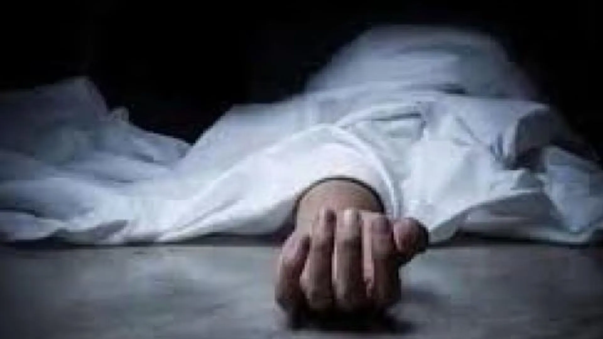 बाराबंकी में युवक की मौत: अवैध संबंध का विरोध करने पर पत्नी पर हत्या का शक, शरीर पर मिले चोट के निशान 