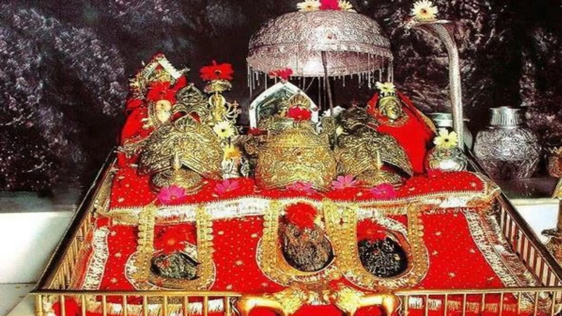 Mata Vaishnodevi Yatra:  नवरात्री पर उमड़ा भक्तों का जनसैलाब, 1.70 लाख से अधिक श्रद्धालुओं ने किये माता वैष्णो देवी के दर्शन 
