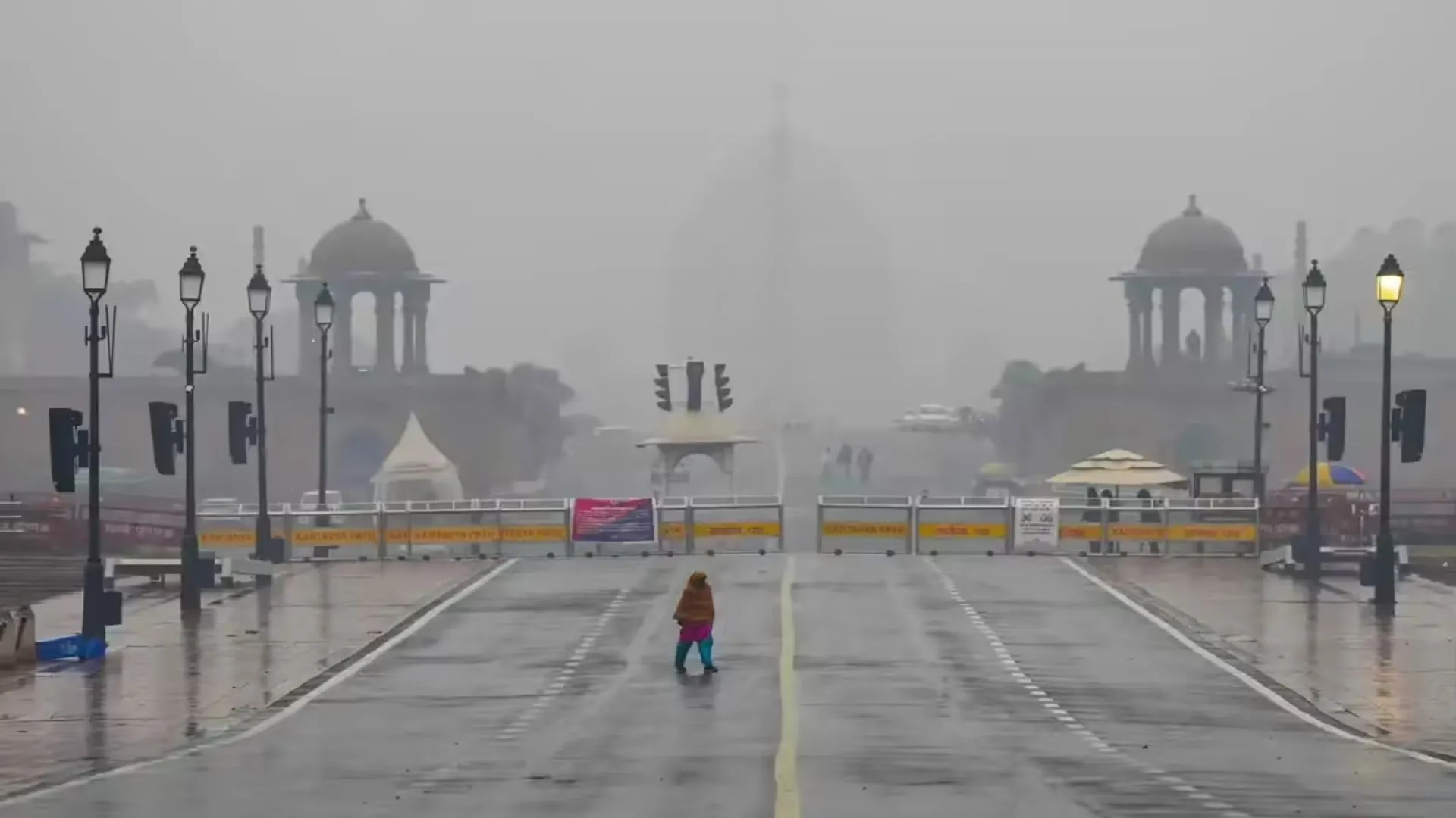 'खराब' श्रेणी में AQI'... दिल्ली में न्यूनतम तापमान 20.6 डिग्री सेल्सियस, इन इलाकों में सांस लेना हुआ दूभर 