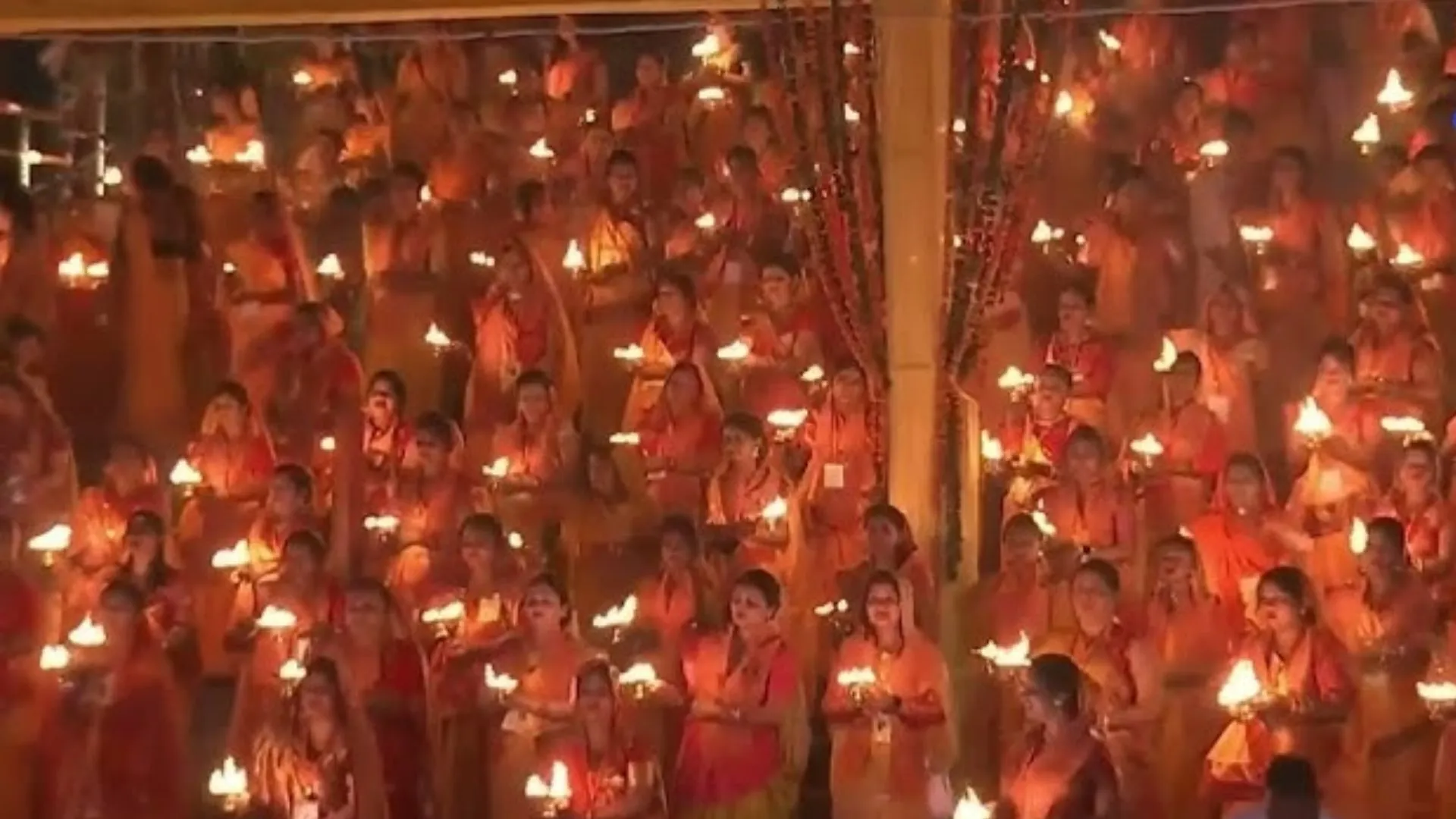  सरयू आरती का विश्व रिकॉर्ड...2100 महिलाओं ने एक साथ की आरती, World Guinness Book of World Records में नाम दर्ज