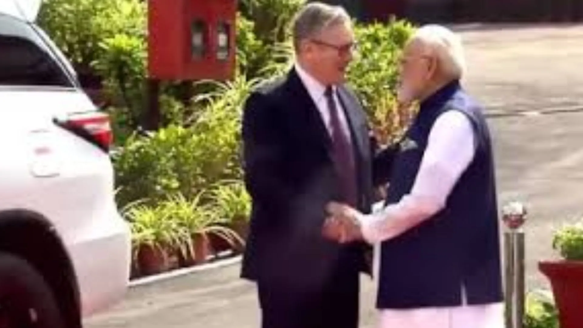 मुंबई में प्रधानमंत्री मोदी और ब्रिटेन PM स्टार्मर की मुलाकात, ऐतिहासिक FTA के ढाई महीनों बाद मिले दोनों नेता 