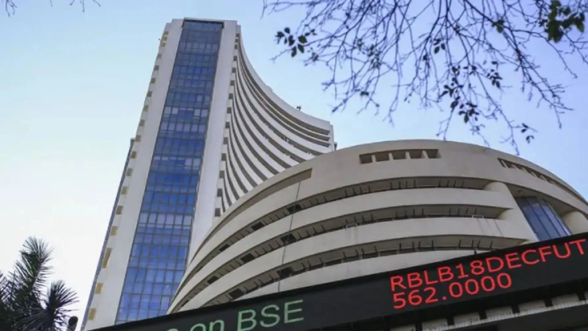 Stock Market Today: बाजार में तेजी के है ये कारण, कमजोर शुरुआत के बाद सेंसेक्स और निफ्टी में उछाल 