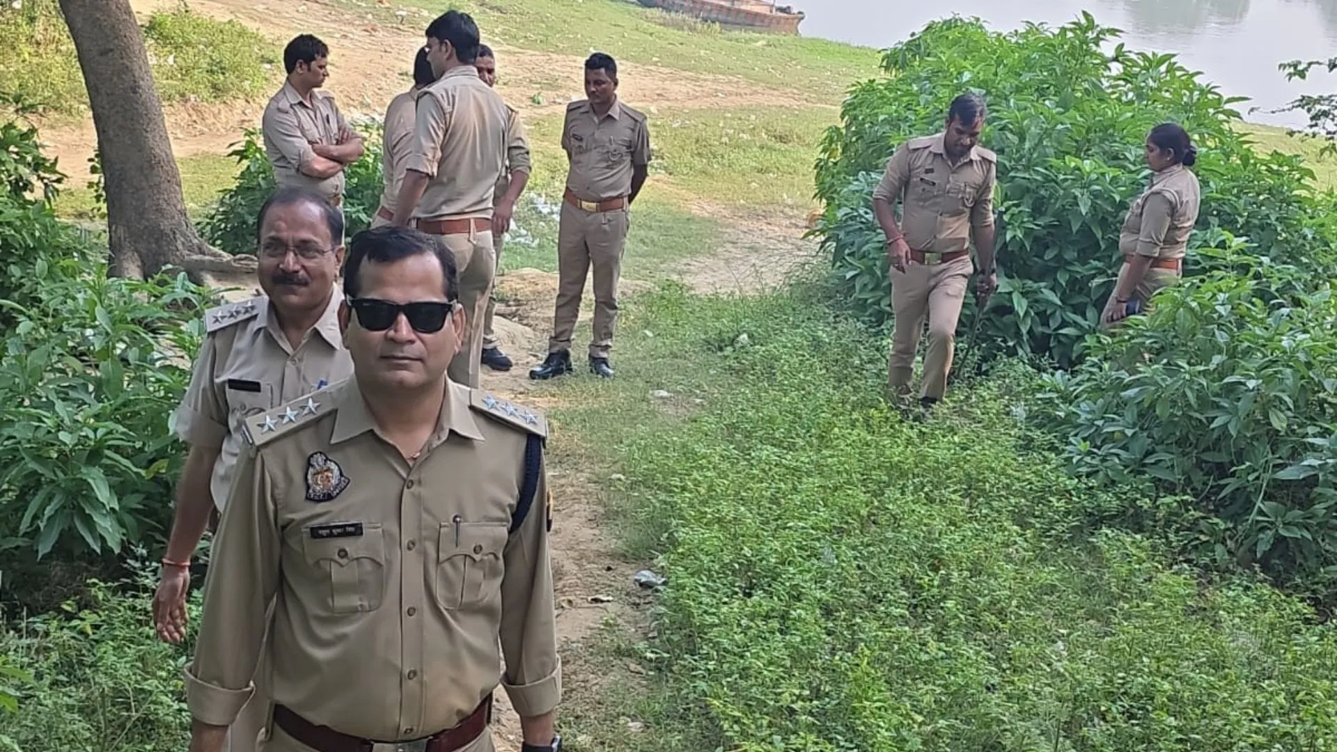 लखनऊ, रायबरेली-उन्नाव बॉर्डर पर बड़ी छापेमारी, सई नदी किनारे से 80 लीटर कच्ची शराब बरामद