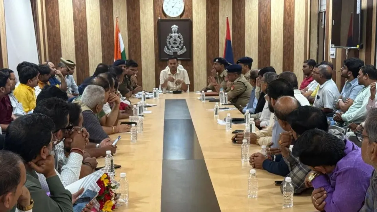 UP Cop से सर्राफा व्यापारियों को कराना होगा चरित्र वेरिफिकेशन, देर रात सामान या नकद ले जाने पर पुलिस से सुरक्षा