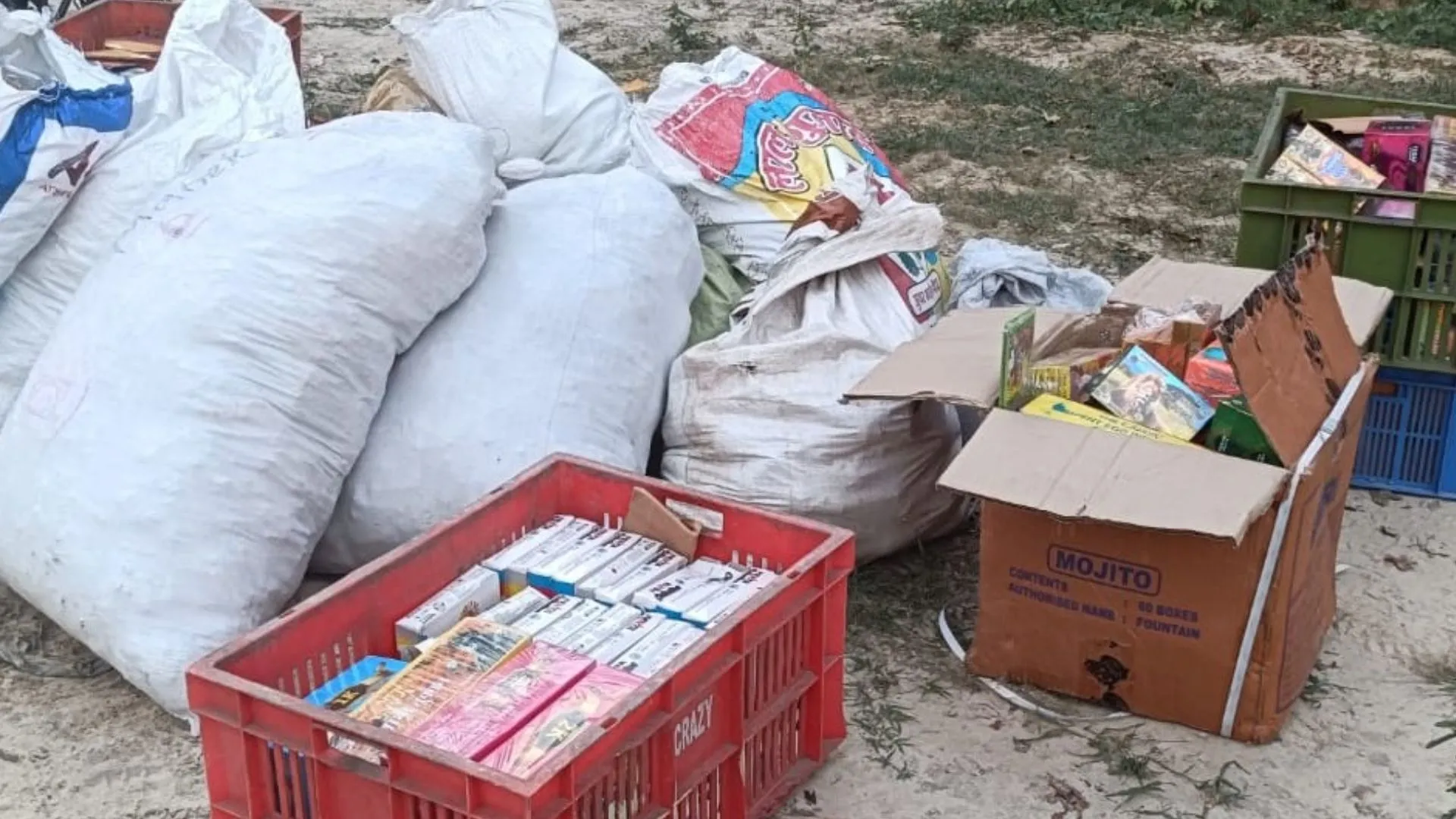 लखनऊ में बरामद 19 कुंतल पटाखा... नगराम-निगोहां में छापेमारी, अवैध भंडारण पर कार्रवाई