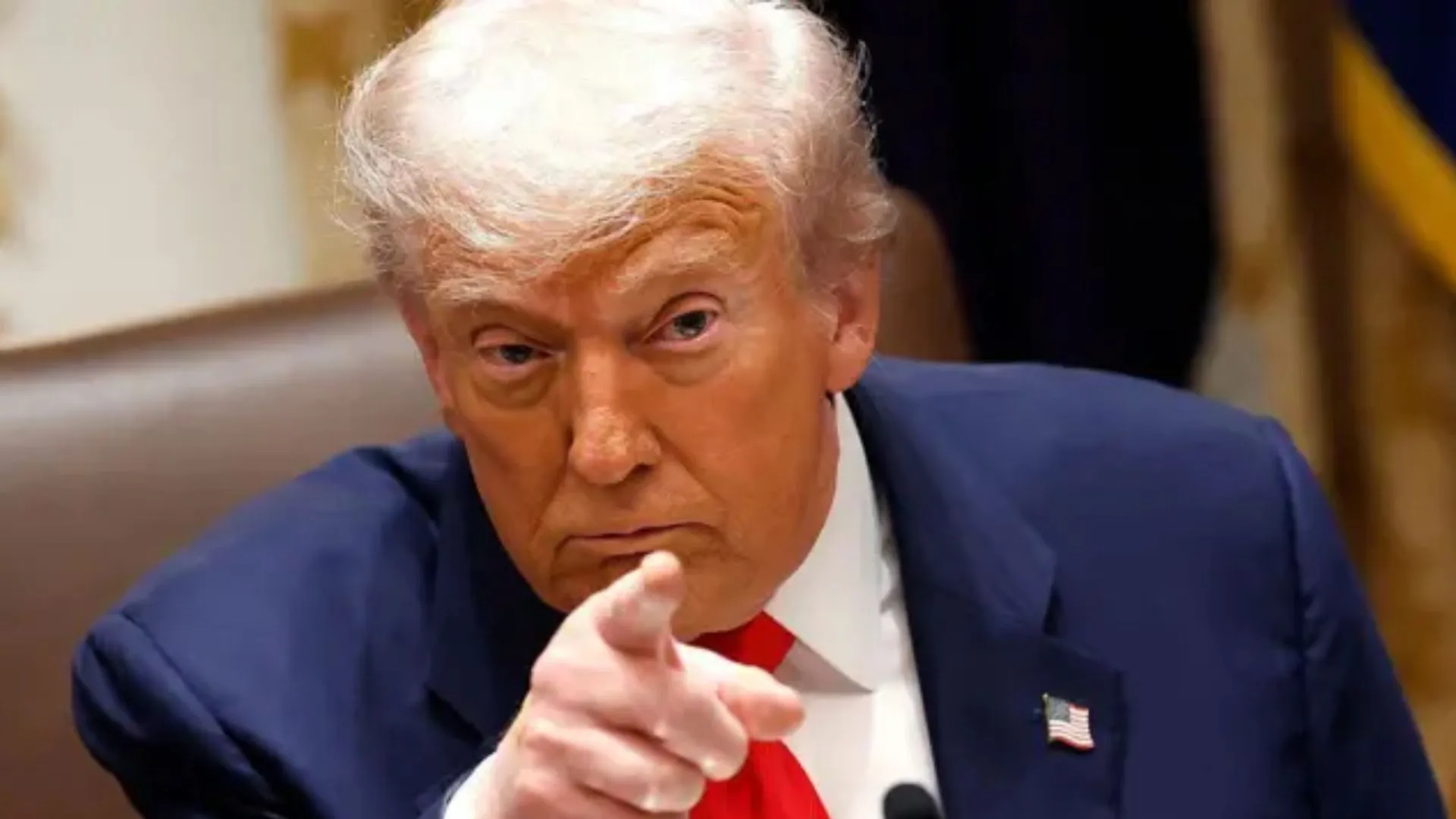  भारत को ट्रंप की एक और धमकी... रूस से तेल खरीदते रहे तो चुकाना होगा भारी भरकम टेरिफ 