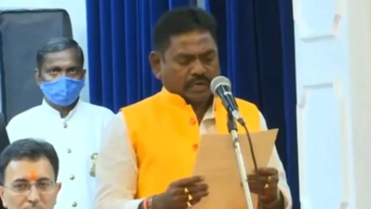  CM योगी के मंत्री की गाड़ी पर हमला:  एस्कॉर्ट वाहन को ओवरटेक करने को लेकर हुआ विवाद, एक आरोपी गिरफ्तार 