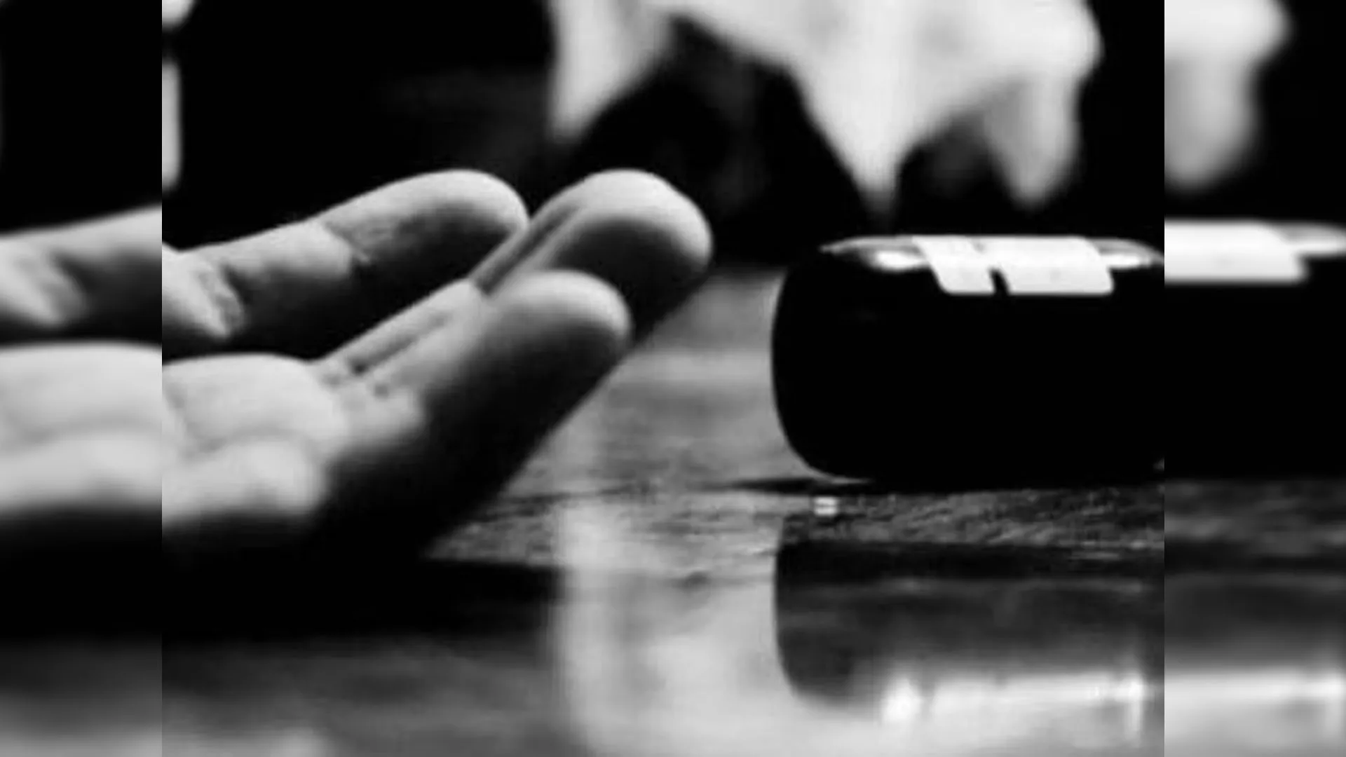Bareilly : प्रेमी के घर के बाहर प्रेमिका ने खाया जहर...आठ साल तक किया शोषण, अब निकाह से मुकरा