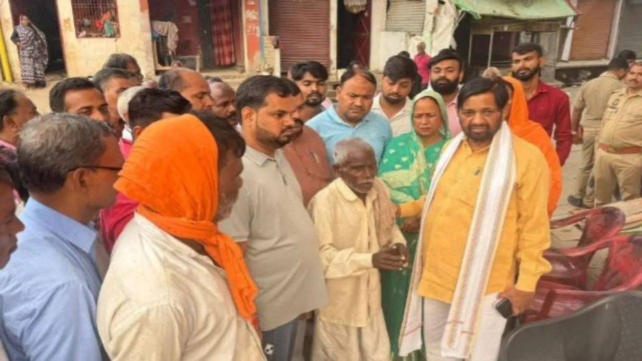 लखनऊ : मंदिर में गिरे पानी को पेशाब बताकर बुजुर्ग से चटवाया, सीएम ने लिया संज्ञान,आरोपी गिरफ्तार