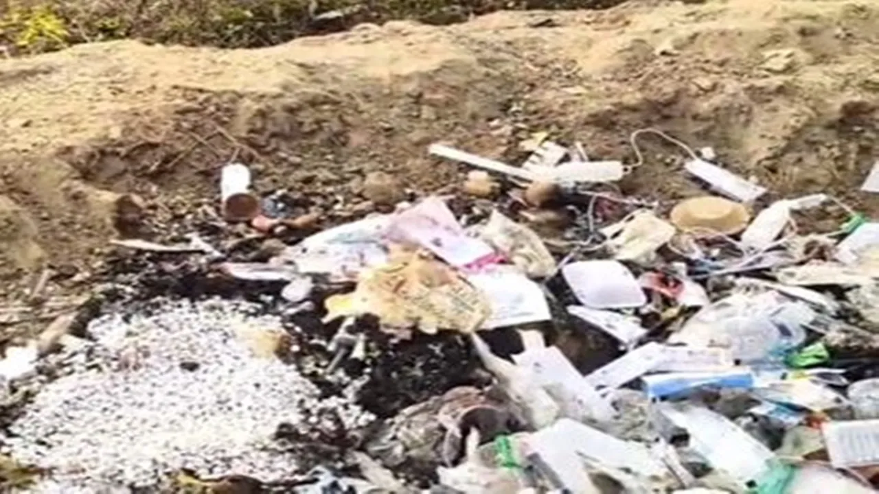 प्रयागराज : कूड़ेदान में दवाएं मिलने से हड़कंप, मेजा सीएचसी का मामला