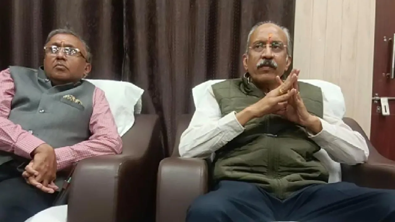 गोंडा: 1350 किमी लंबे रेल ट्रैक के दोनों तरफ फेंसिंग कराएगा पूर्वोत्तर रेलवे,  महाप्रबंधक ने डीआरएम संग किया गोंडा रेलवे स्टेशन का निरीक्षण