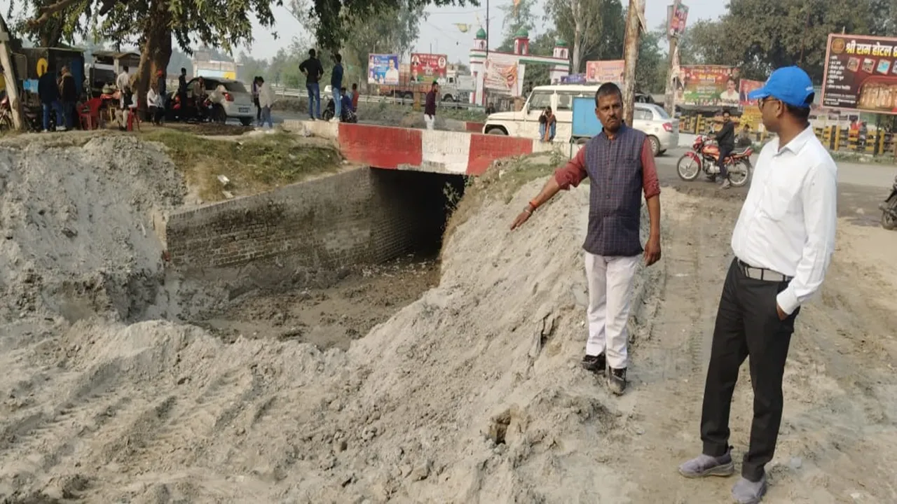 Amrit Vichar Impact: JE ने मारा छापा, ठेकेदार को दी चेतावनी, अवैध सिल्ट खनन पर विभाग सख्त