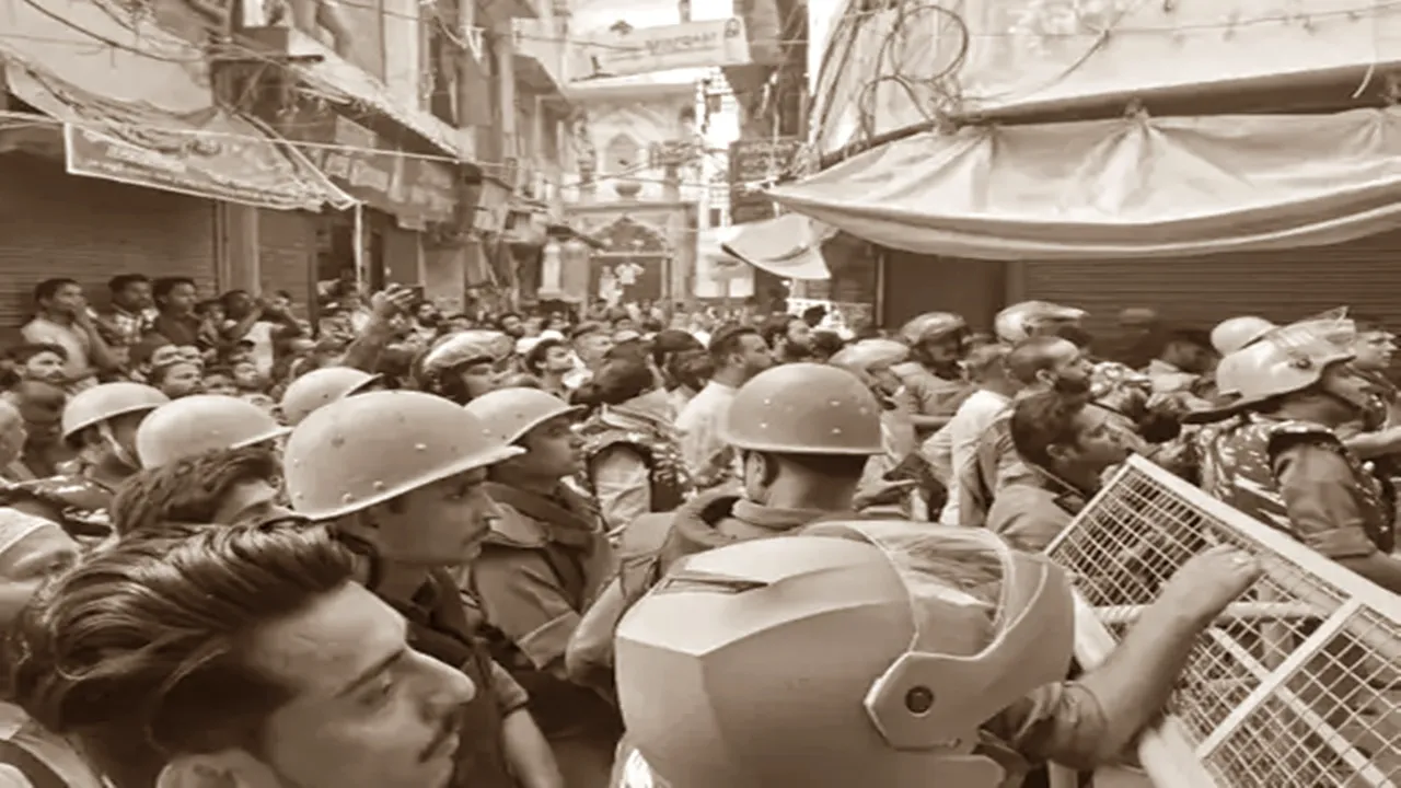 वाराणसी : वीडीए का दावा- भवन स्वामियों व दुकानदारों को सुनवाई का अवसर देकर की जा रही है ध्वस्तीकरण की कार्रवाई 