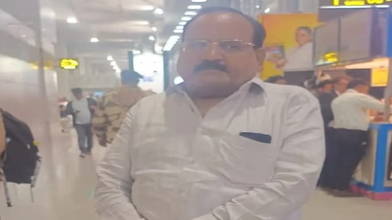 Cough Syrup Case : सोनभद्र से कफ सिरप तस्करी का मास्टरमाइंड गिरफ्तार, विदेश भागने की फिराक में आरोपी  भोला जायसवाल