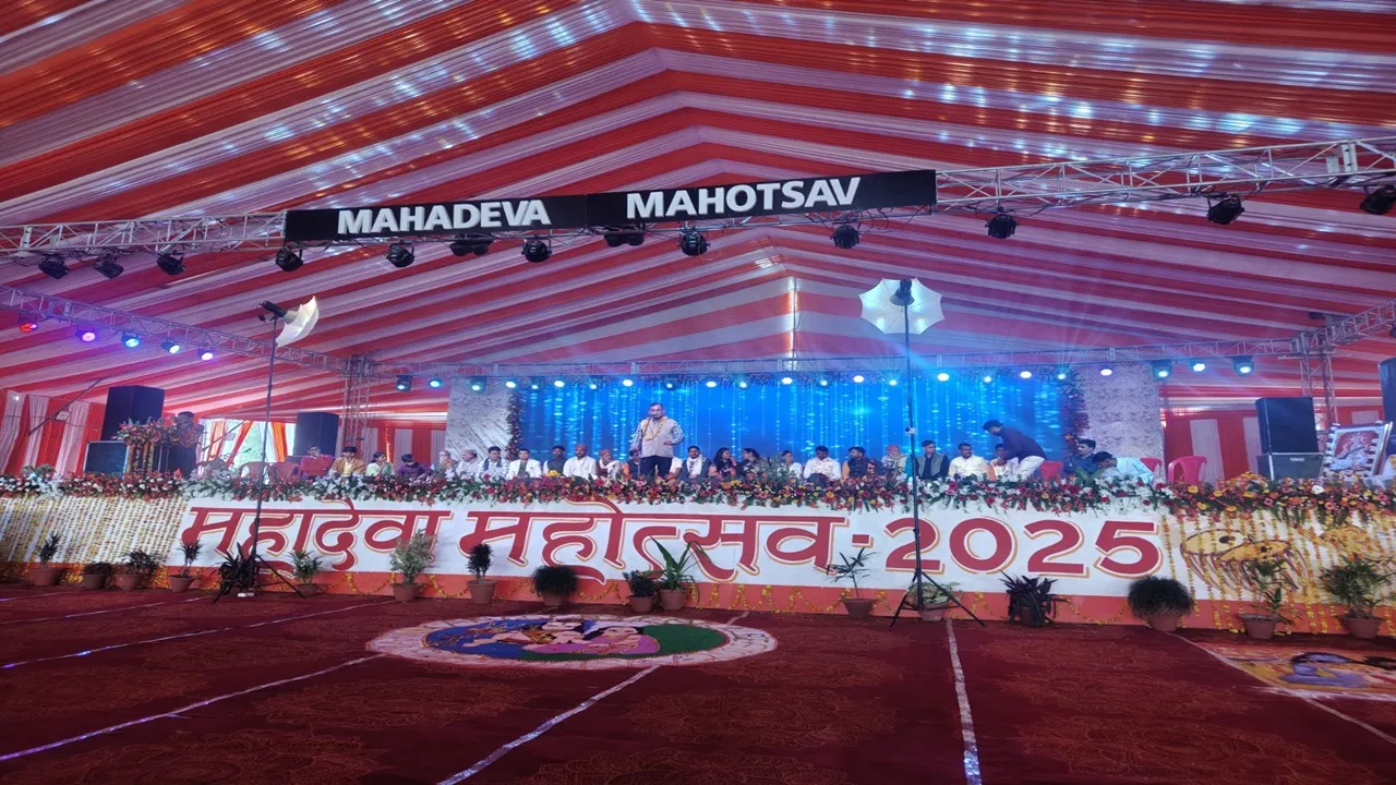 बाराबंकी : महादेवा महोत्सव बना सोशल मीडिया सेंसेशन, अक्षरा-समर सिंह के शो ने बढ़ाई धूम