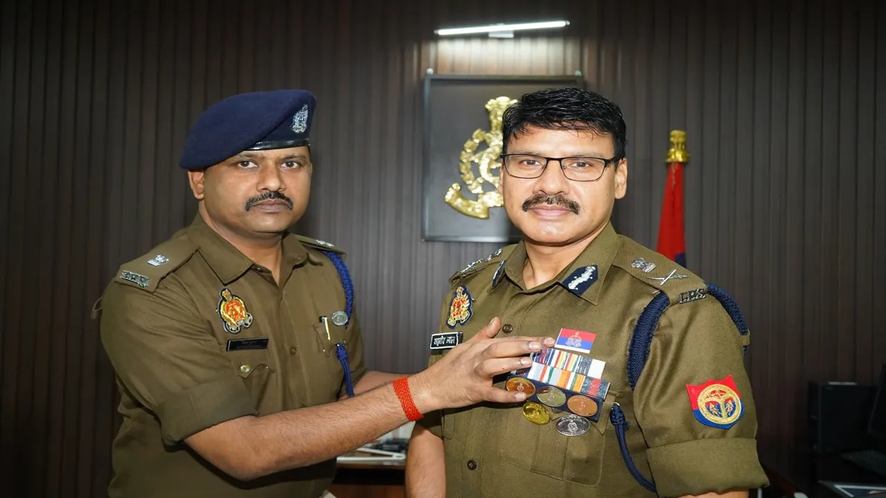 Police Flag Day : सबसे पहले UP पुलिस को मिला था शौर्य का प्रतीक झंडा, पहले प्रधानमंत्री जवाहरलाल नेहरू ने  किया था प्रदान
