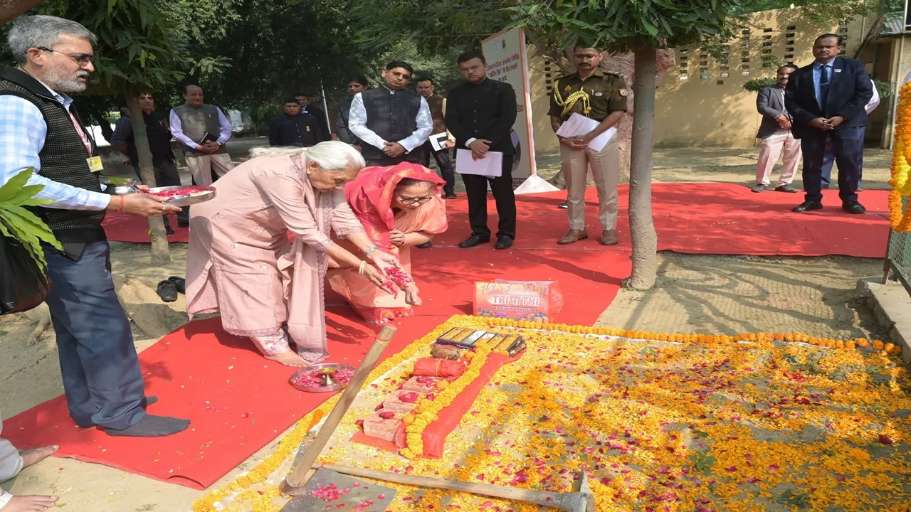 राज्यपाल आनंदीबेन पटेल ने राजभवन में स्केटिंग रिंग पर शेड निर्माण कार्य का किया शिलान्यास