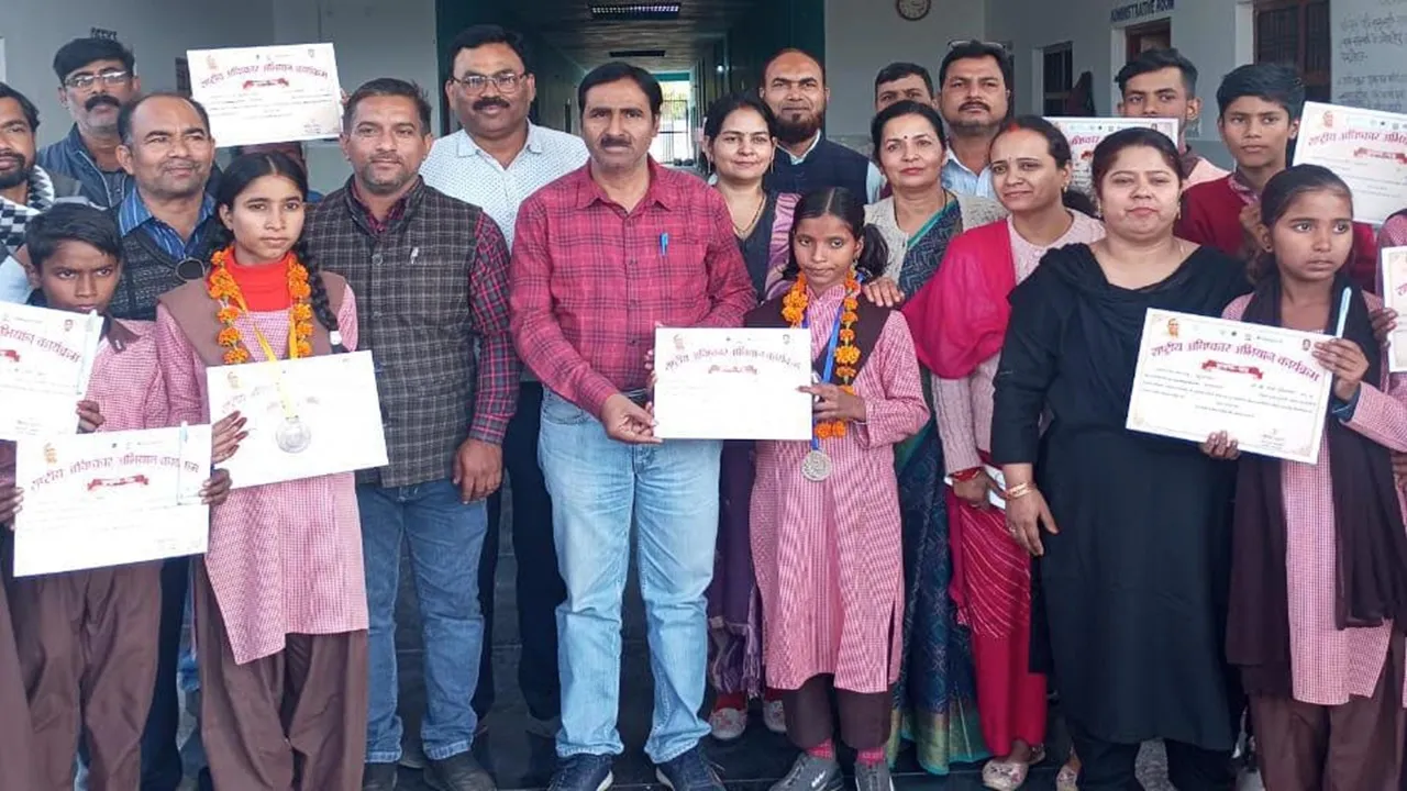 बाराबंकी : दीपाली, रिया और करन बने विजेता, ब्लॉक स्तरीय क्विज प्रतियोगिता आयोजित