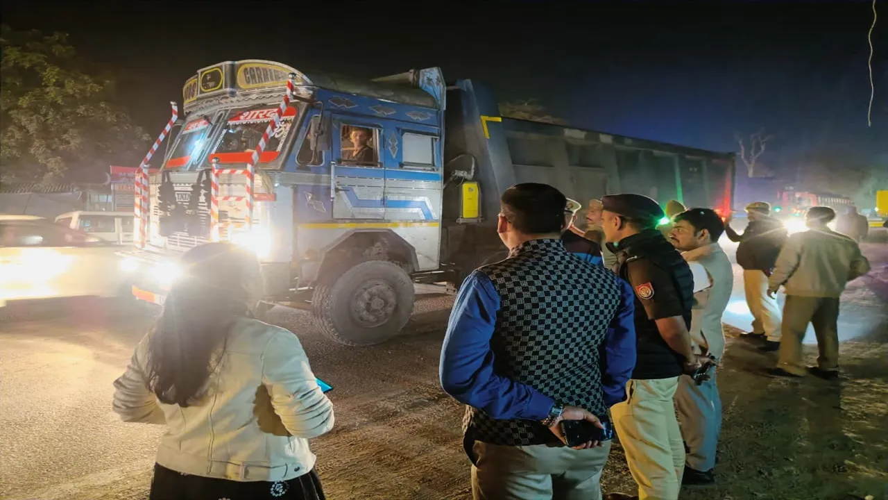 कानपुर: सजेती क्षेत्र में अनूपुर मोड़ पर चला संयुक्त प्रवर्तन अभियान, 10 डंपर सीज, 50 के चालान