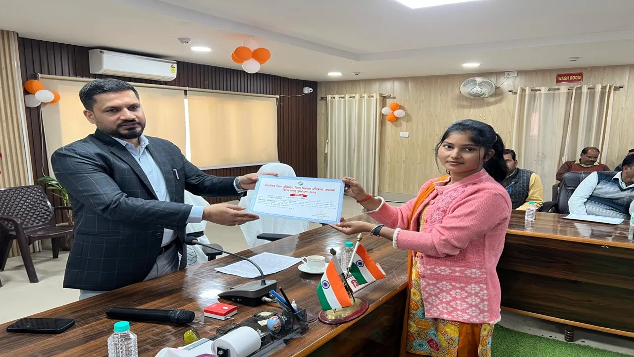 बाराबंकी : एसआईआर में उत्कृष्ट प्रदर्शन पर 74 बीएलओ सम्मानित, बोले- अभी सटीक मिलान कर लेंगे तो आगे बचेगा समय