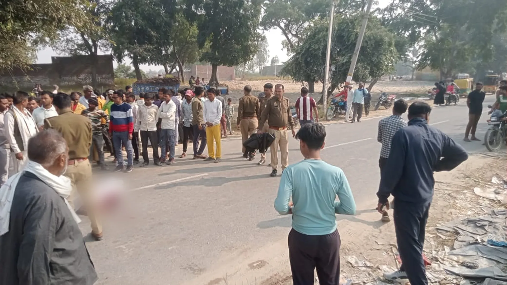 बदायूं : पिकअप की टक्कर से बाइक सवार युवक की मौत