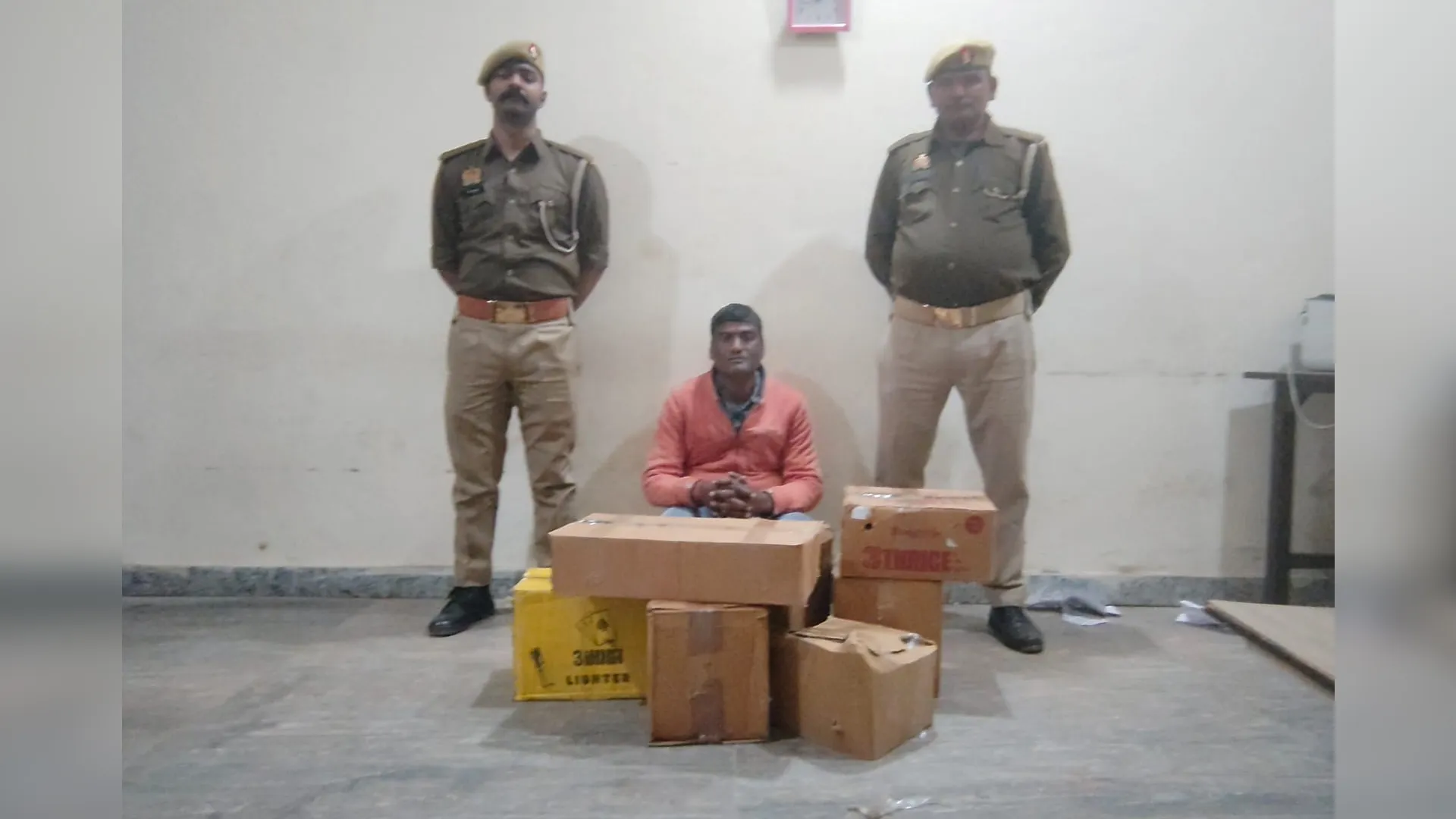 बरेली : नकली सिगरेट बनाने की फैक्ट्री का भंडाफोड़, संचालक गिरफ्तार