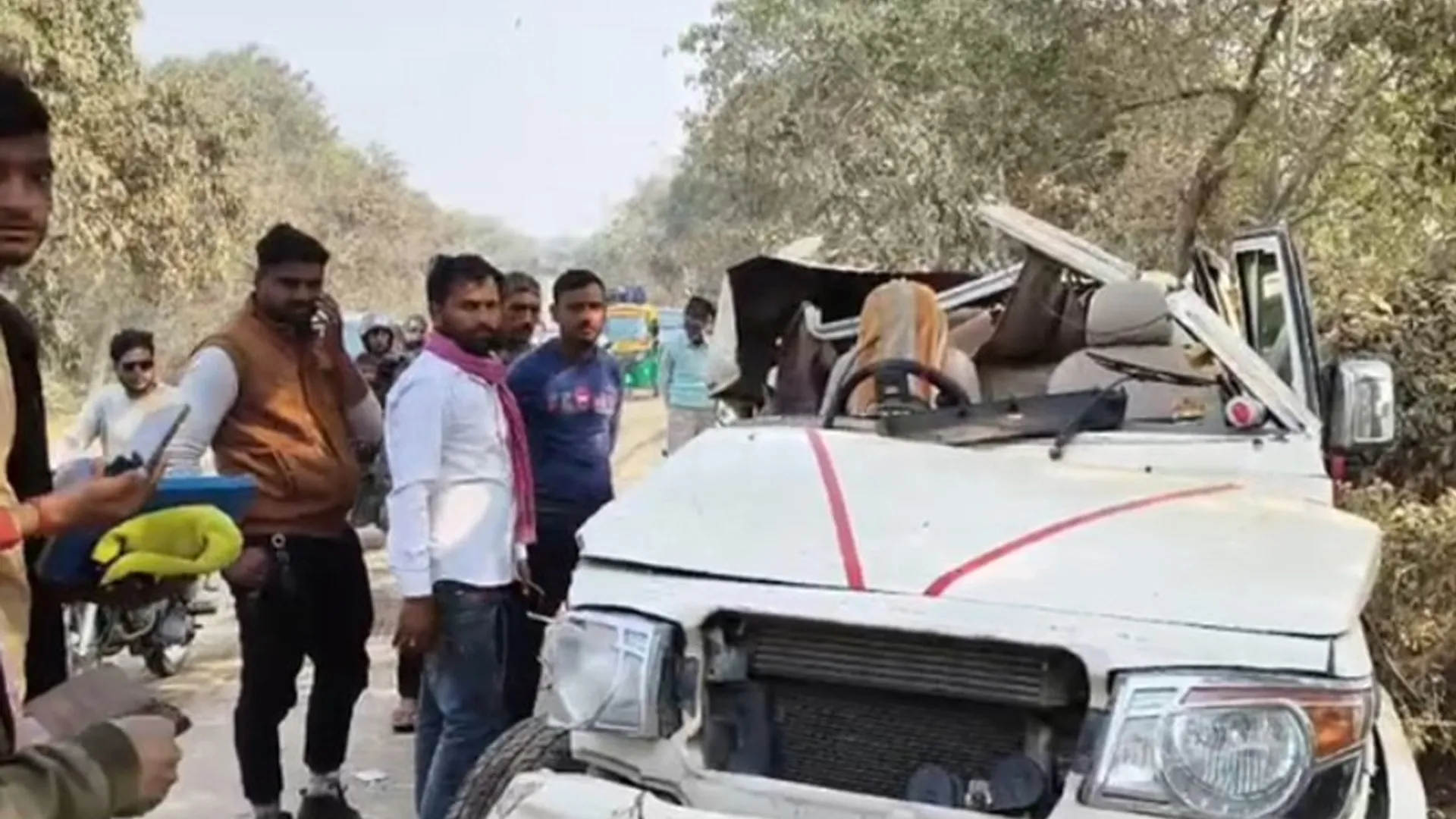 रामपुर : बोलेरो की टक्कर में बच्चों समेत 12 जख्मी