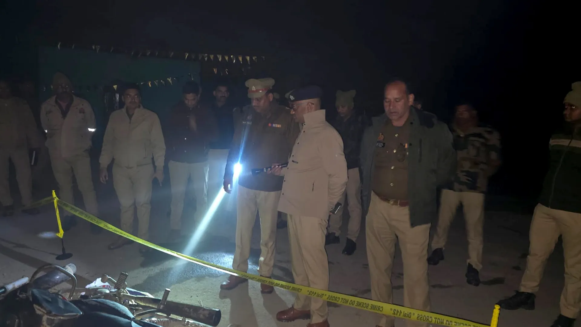 रामपुर : पुलिस मुठभेड़ में गो तस्कर को लगी गोली, दो हुए फरार