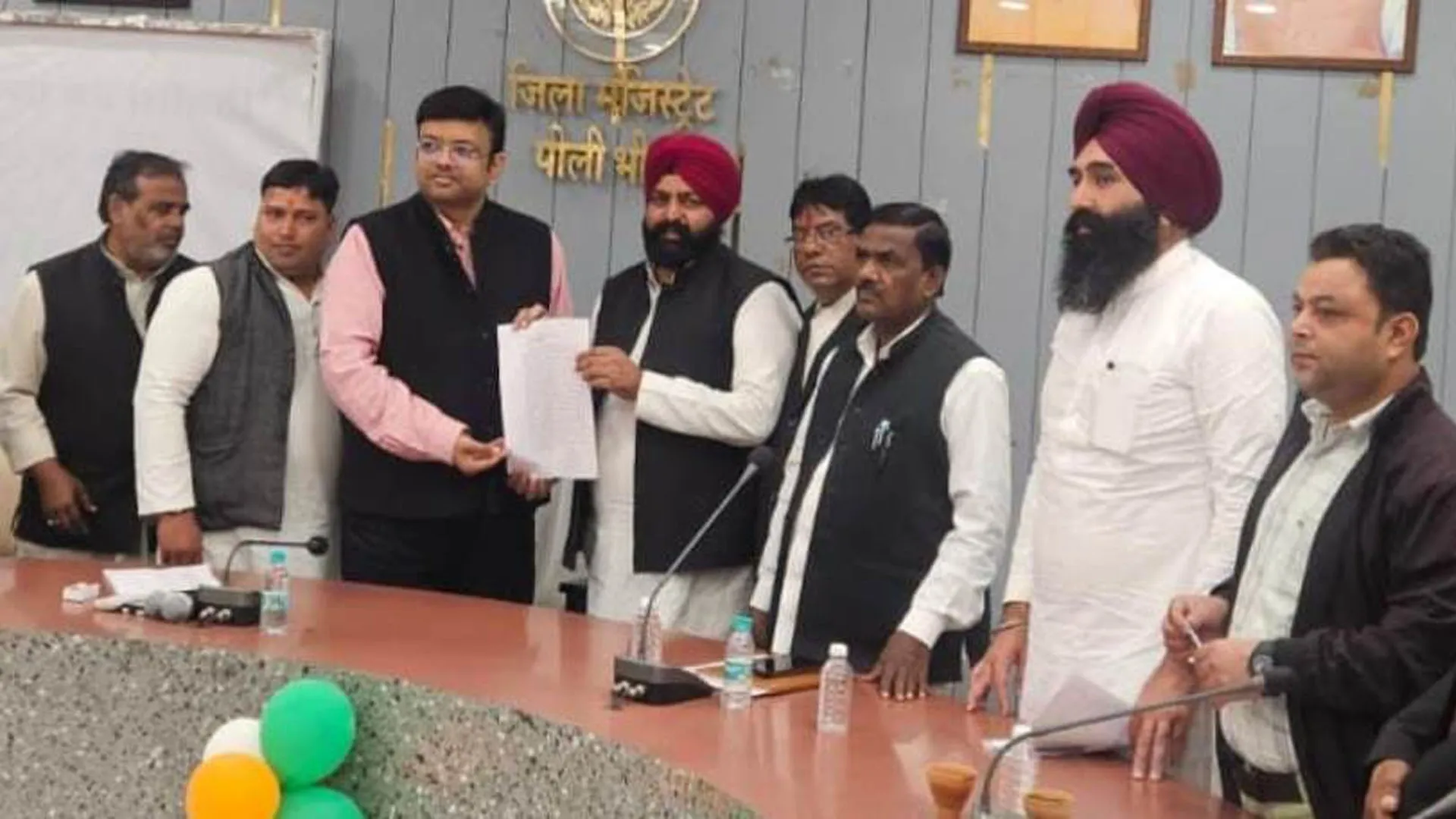 पीलीभीत: सपा कार्यालय प्रकरण...जिलाध्यक्ष ने मनमानी बताया, अधिकारियों पर लूटपाट का आरोप लगाया 