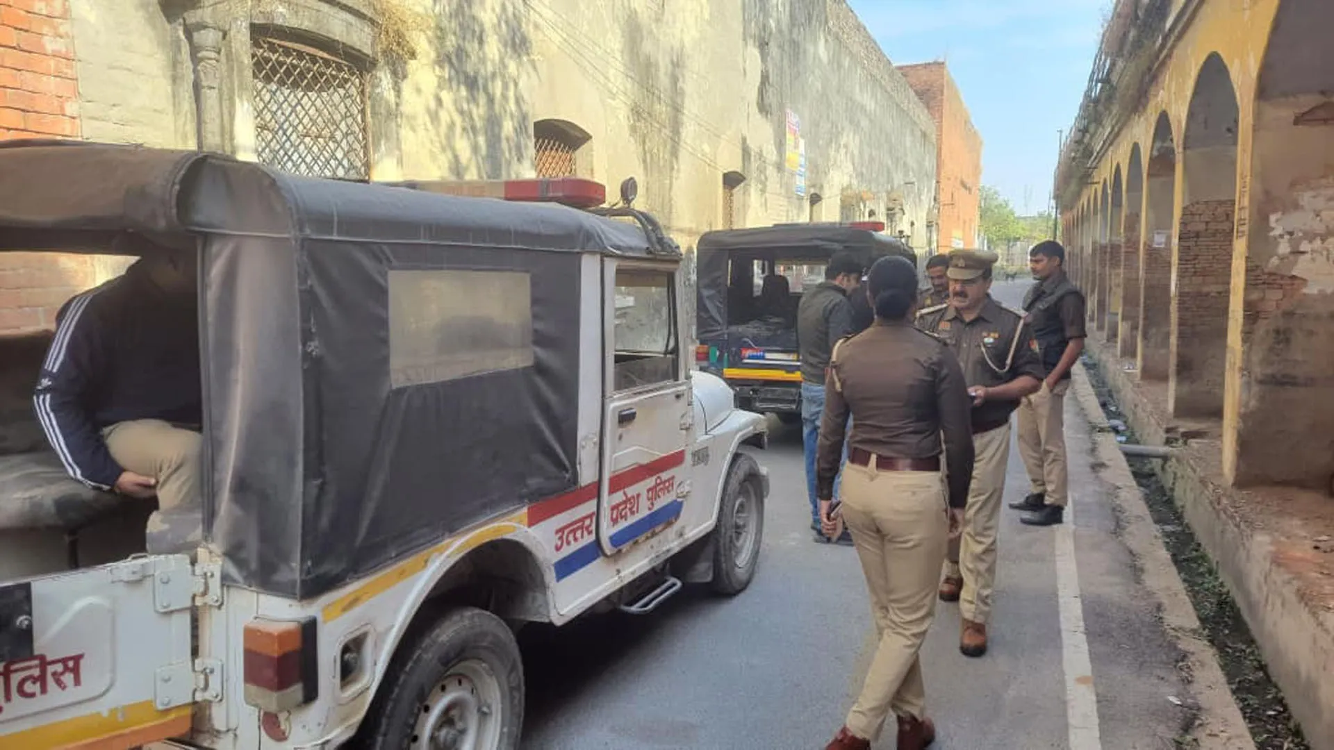 Rampur : घर से निकला बुजुर्ग पहले सुनसान इलाके में गया, फिर गोली मारकर किया सुसाइड