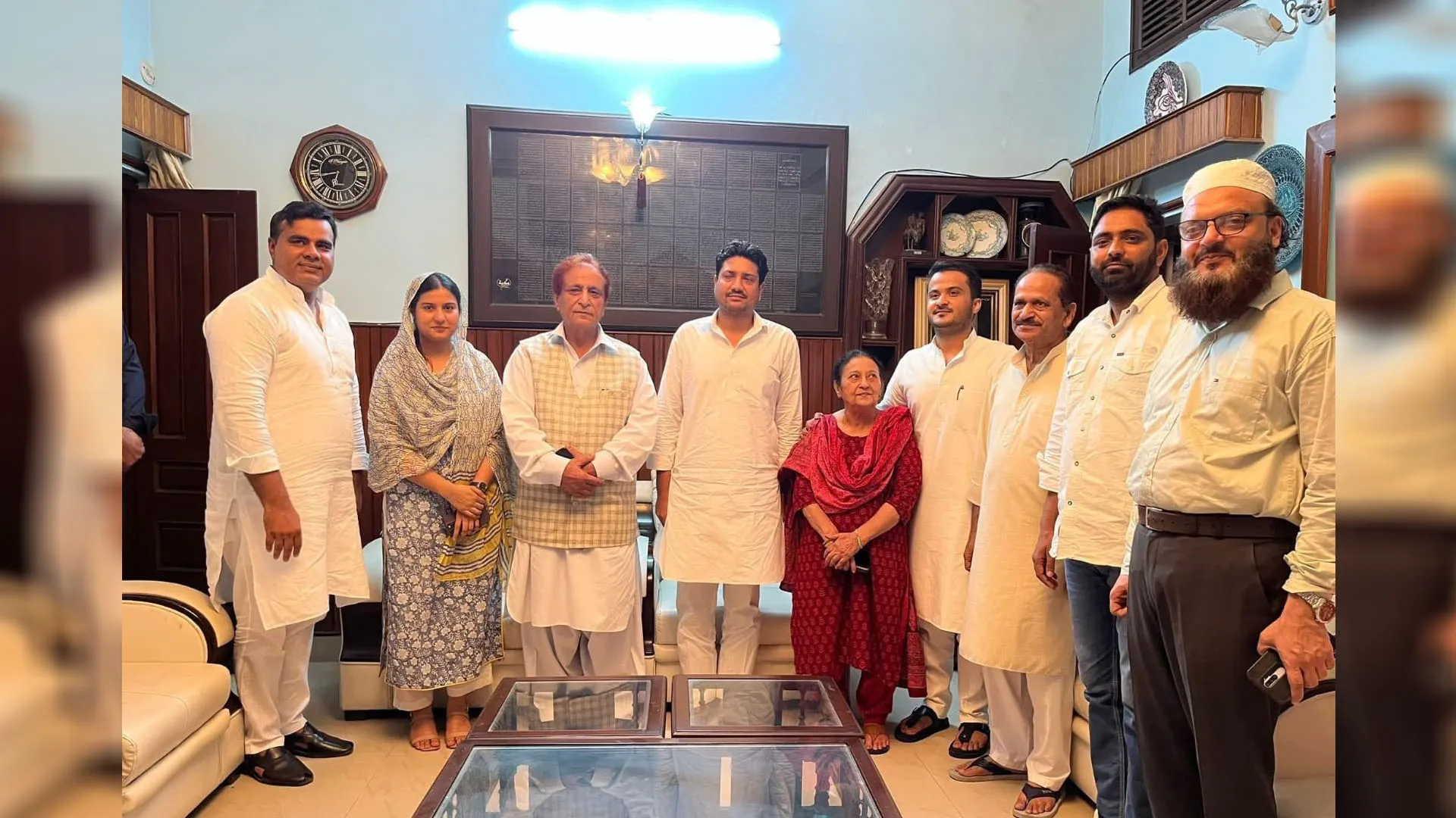 UP: आजम खां से मिलने पहुंची इकरा हसन...बताए पारिवारिक संबंध